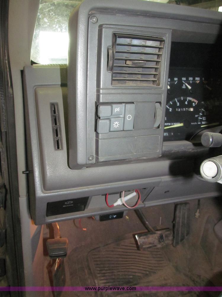 image for item F7120 1992 GMC Sierra 1500 SLE pickup truck