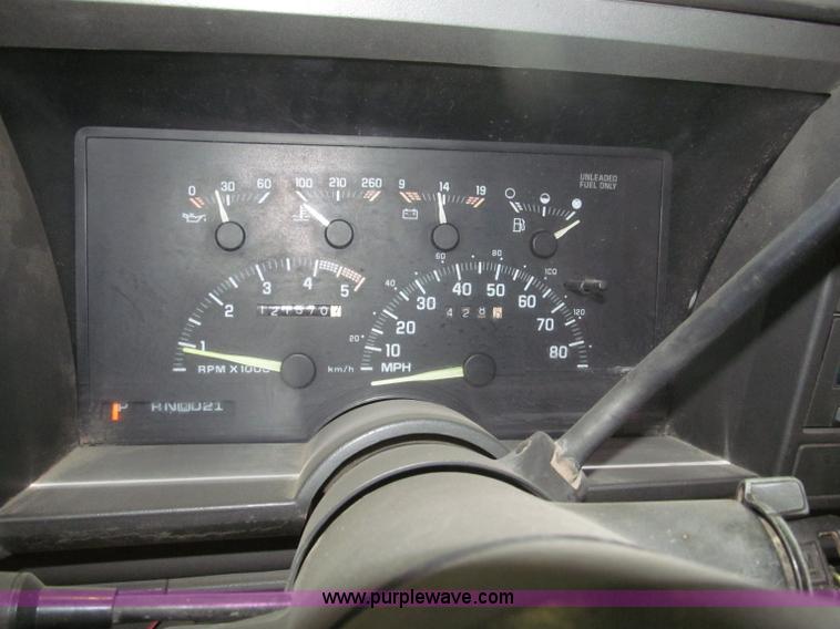 image for item F7120 1992 GMC Sierra 1500 SLE pickup truck