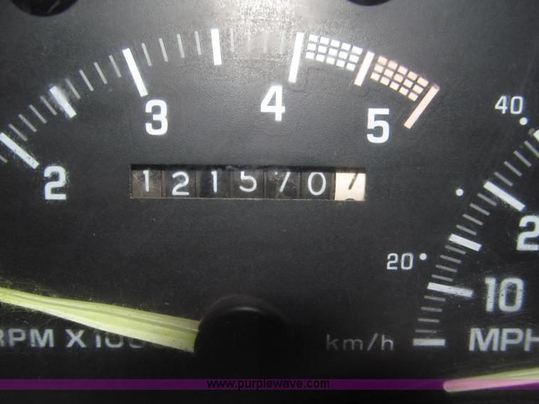 image for item F7120 1992 GMC Sierra 1500 SLE pickup truck