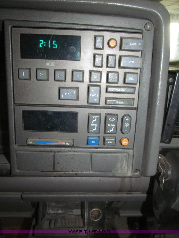 image for item F7120 1992 GMC Sierra 1500 SLE pickup truck