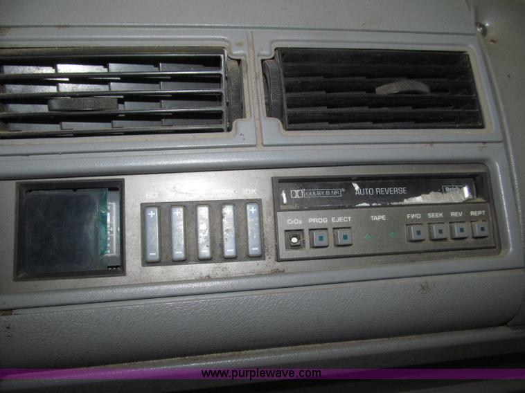 image for item F7120 1992 GMC Sierra 1500 SLE pickup truck