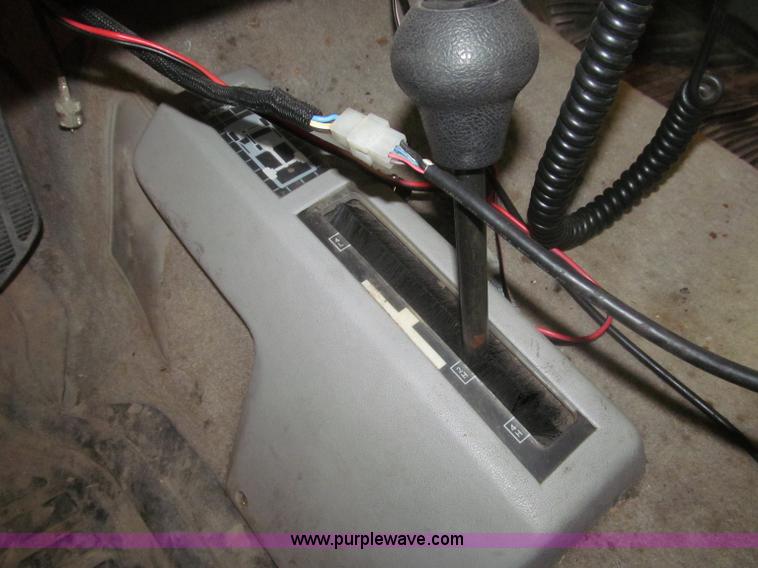 image for item F7120 1992 GMC Sierra 1500 SLE pickup truck