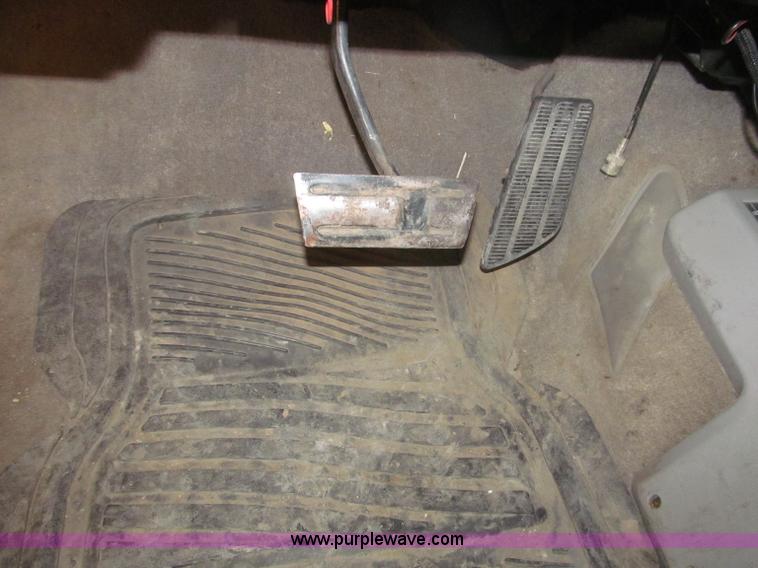 image for item F7120 1992 GMC Sierra 1500 SLE pickup truck