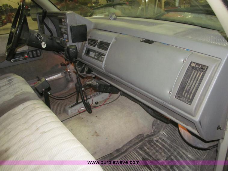 image for item F7120 1992 GMC Sierra 1500 SLE pickup truck