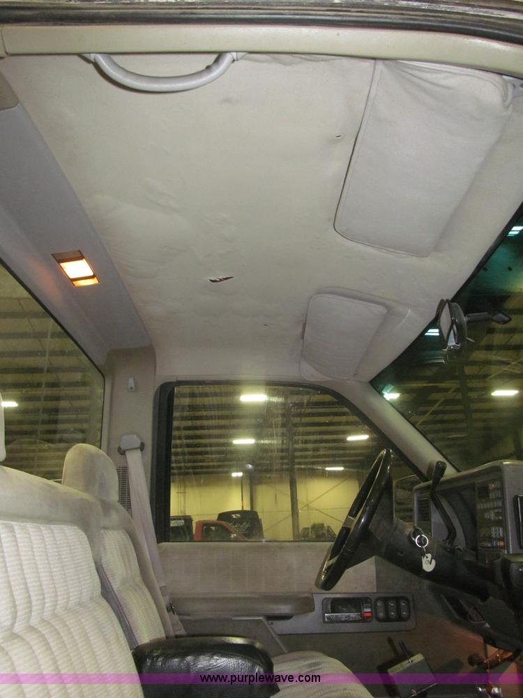 image for item F7120 1992 GMC Sierra 1500 SLE pickup truck