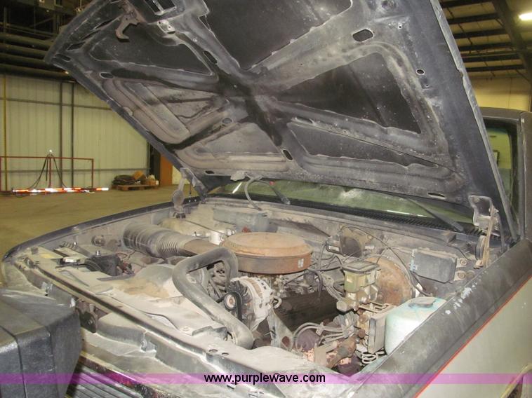 image for item F7120 1992 GMC Sierra 1500 SLE pickup truck