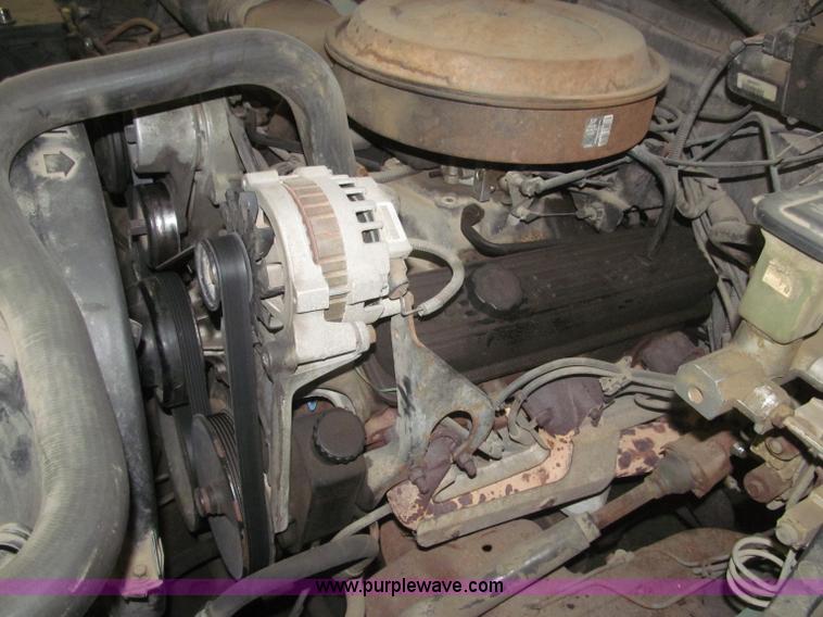 image for item F7120 1992 GMC Sierra 1500 SLE pickup truck