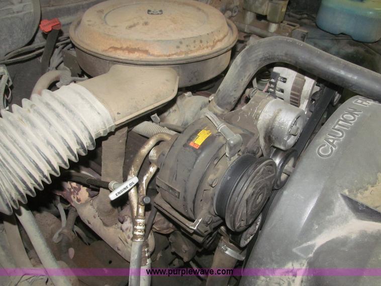 image for item F7120 1992 GMC Sierra 1500 SLE pickup truck