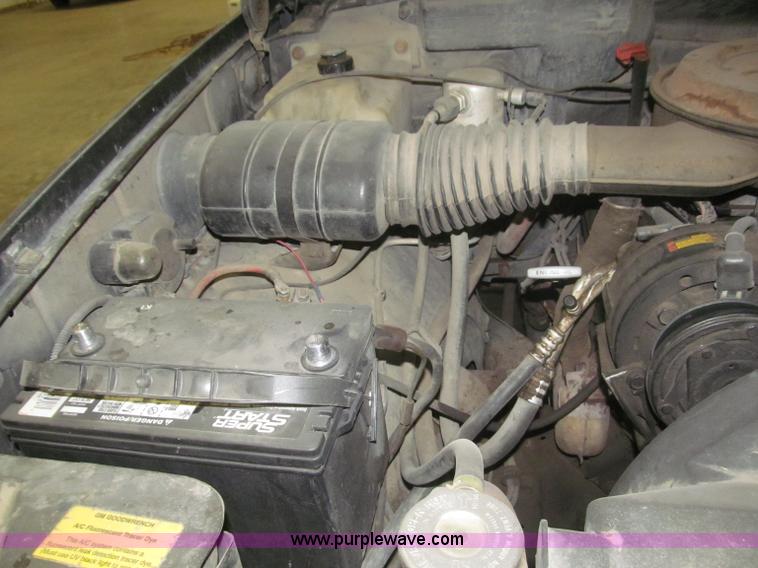 image for item F7120 1992 GMC Sierra 1500 SLE pickup truck