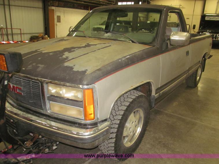 image for item F7120 1992 GMC Sierra 1500 SLE pickup truck