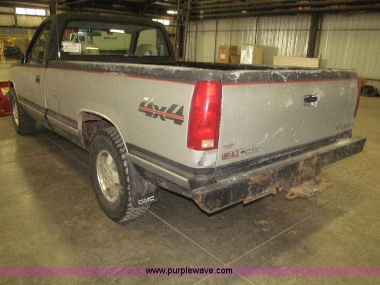 image for item F7120 1992 GMC Sierra 1500 SLE pickup truck