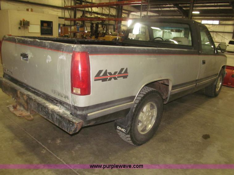 image for item F7120 1992 GMC Sierra 1500 SLE pickup truck