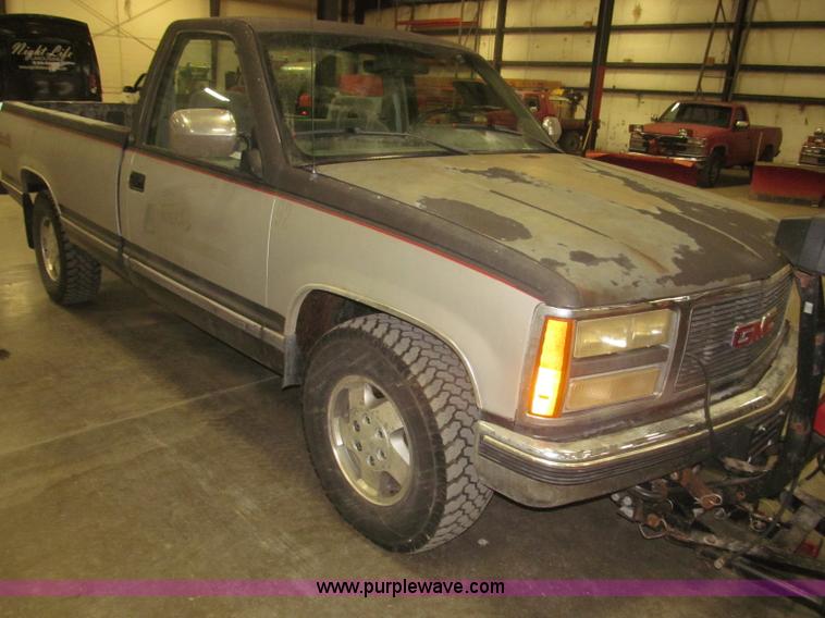 image for item F7120 1992 GMC Sierra 1500 SLE pickup truck