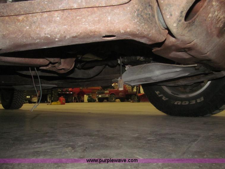 image for item F7120 1992 GMC Sierra 1500 SLE pickup truck