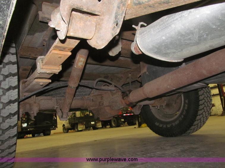 image for item F7120 1992 GMC Sierra 1500 SLE pickup truck