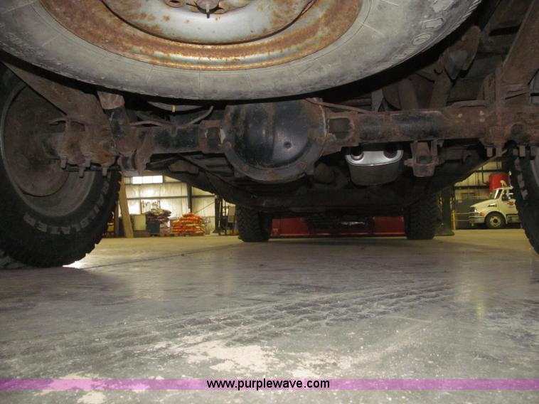 image for item F7120 1992 GMC Sierra 1500 SLE pickup truck