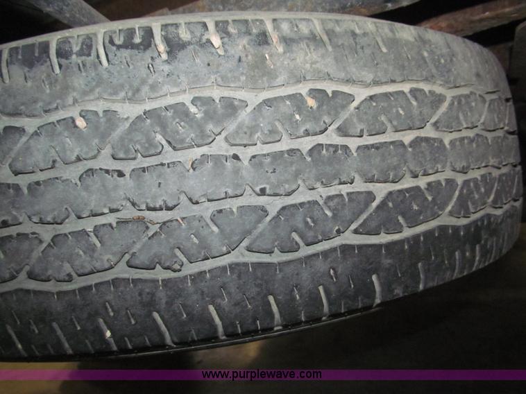 image for item F7120 1992 GMC Sierra 1500 SLE pickup truck