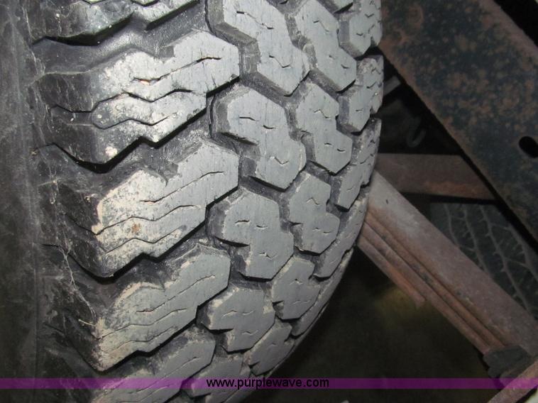 image for item F7120 1992 GMC Sierra 1500 SLE pickup truck