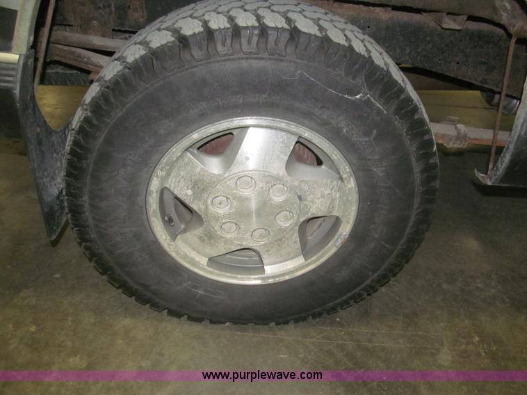 image for item F7120 1992 GMC Sierra 1500 SLE pickup truck