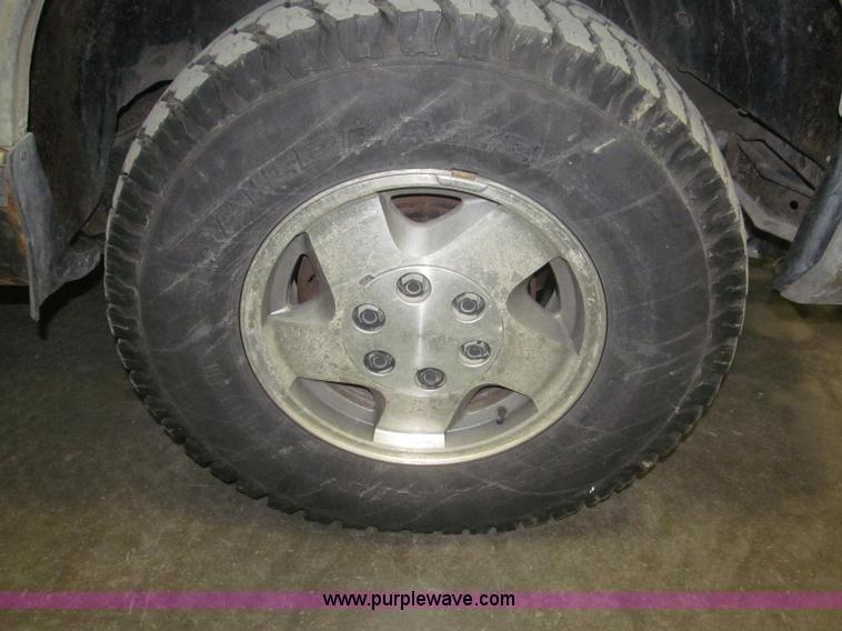 image for item F7120 1992 GMC Sierra 1500 SLE pickup truck