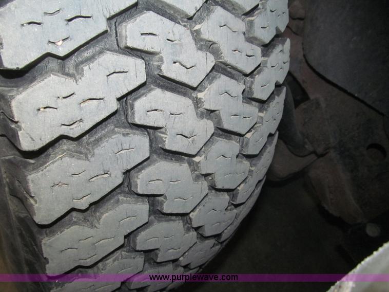 image for item F7120 1992 GMC Sierra 1500 SLE pickup truck