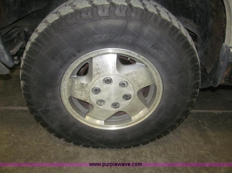 image for item F7120 1992 GMC Sierra 1500 SLE pickup truck