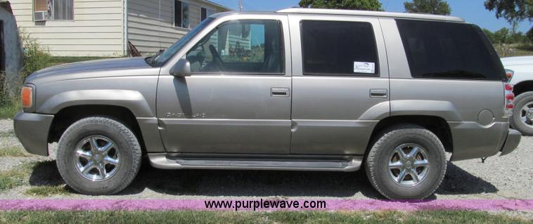image for item G2093 2000 Cadillac Escalade SUV