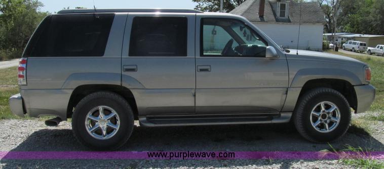 image for item G2093 2000 Cadillac Escalade SUV