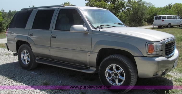 image for item G2093 2000 Cadillac Escalade SUV