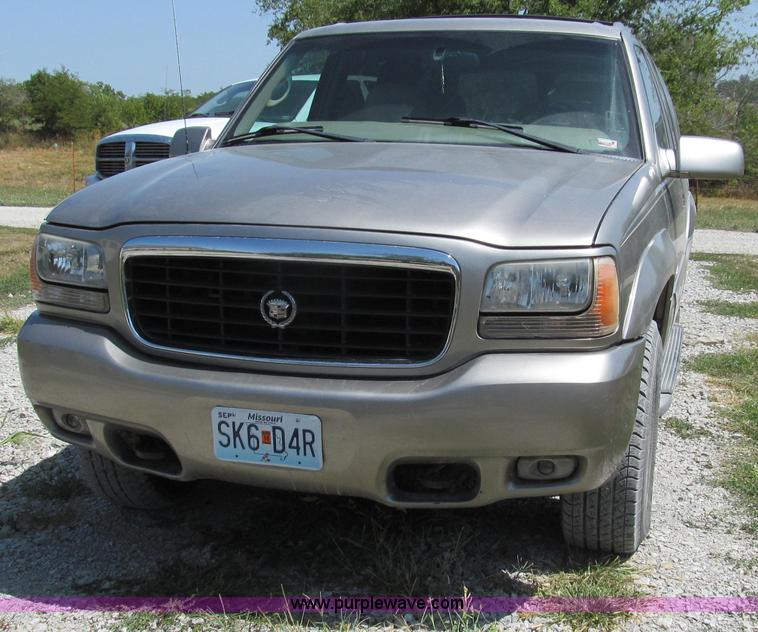image for item G2093 2000 Cadillac Escalade SUV