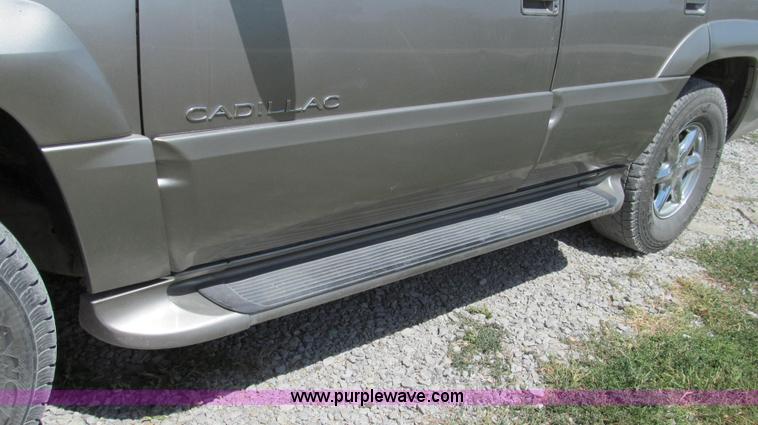 image for item G2093 2000 Cadillac Escalade SUV