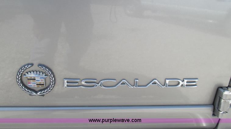 image for item G2093 2000 Cadillac Escalade SUV