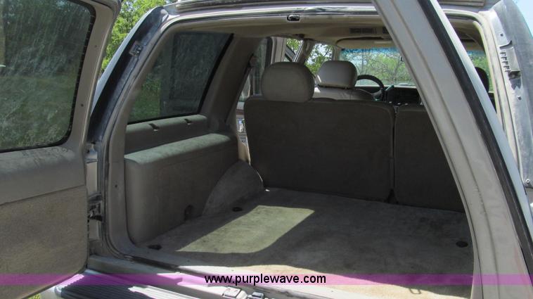 image for item G2093 2000 Cadillac Escalade SUV