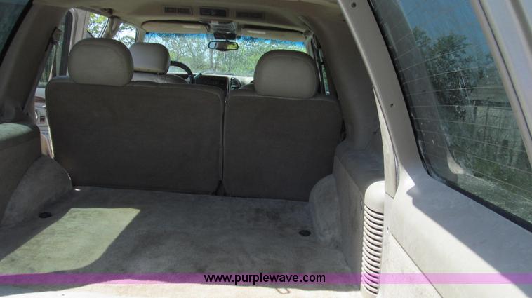 image for item G2093 2000 Cadillac Escalade SUV