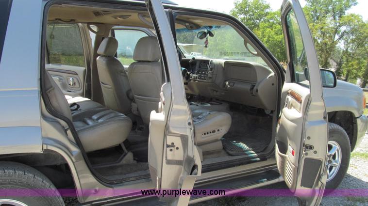 image for item G2093 2000 Cadillac Escalade SUV