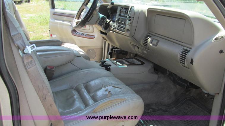 image for item G2093 2000 Cadillac Escalade SUV