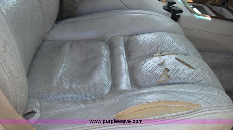 image for item G2093 2000 Cadillac Escalade SUV