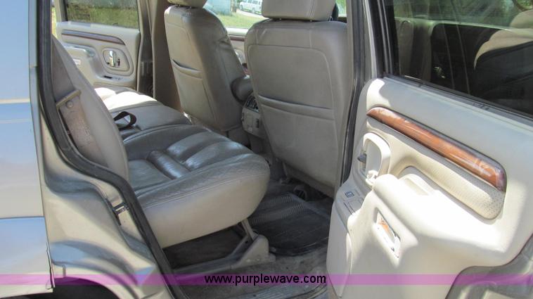 image for item G2093 2000 Cadillac Escalade SUV