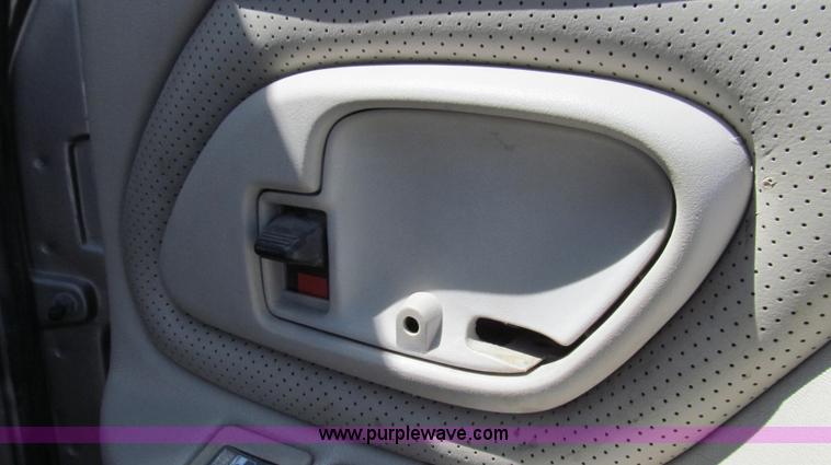 image for item G2093 2000 Cadillac Escalade SUV