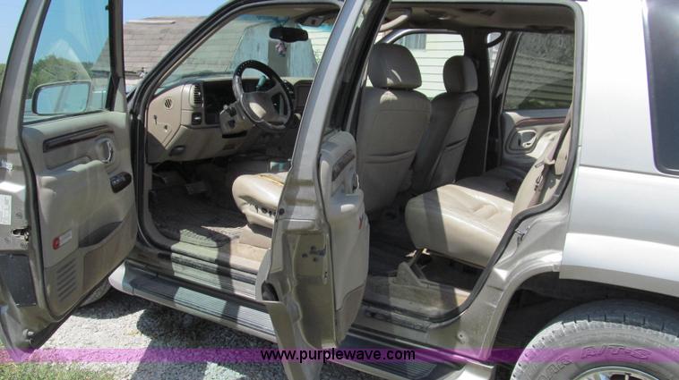 image for item G2093 2000 Cadillac Escalade SUV