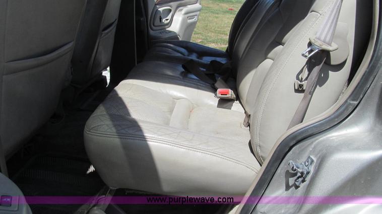 image for item G2093 2000 Cadillac Escalade SUV