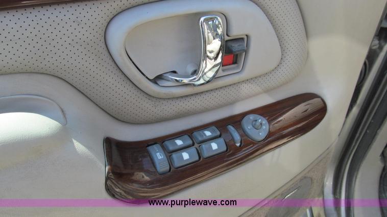 image for item G2093 2000 Cadillac Escalade SUV