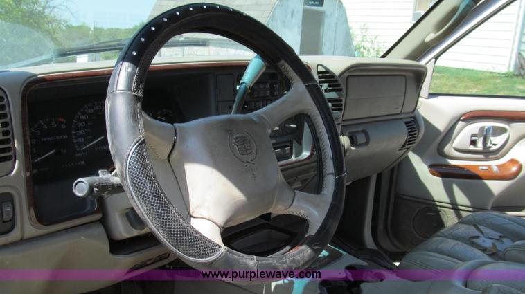 image for item G2093 2000 Cadillac Escalade SUV