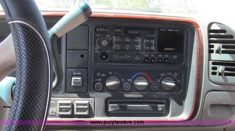 image for item G2093 2000 Cadillac Escalade SUV