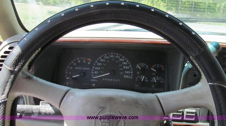 image for item G2093 2000 Cadillac Escalade SUV