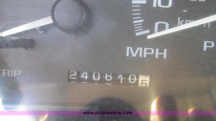 image for item G2093 2000 Cadillac Escalade SUV