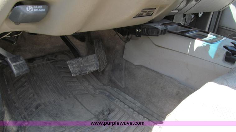 image for item G2093 2000 Cadillac Escalade SUV