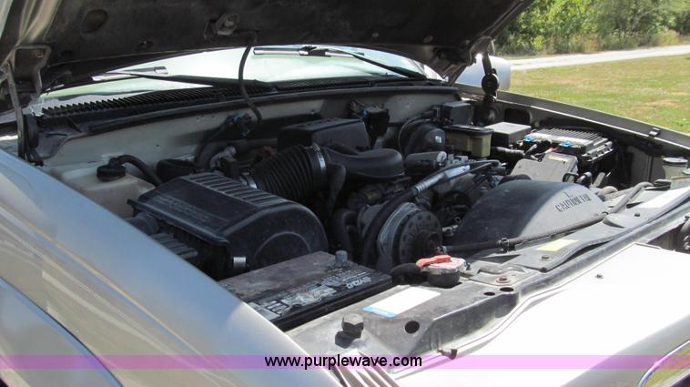 image for item G2093 2000 Cadillac Escalade SUV