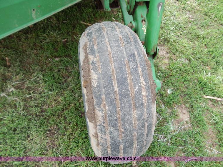 image for item G3341 1998 John Deere 935 disc mower conditioner