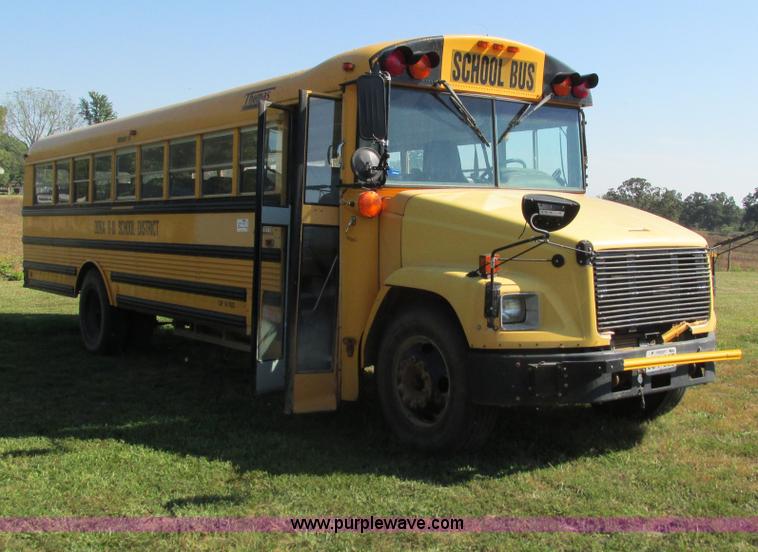 image for item G9441 2000 Freightliner Thomas school bus